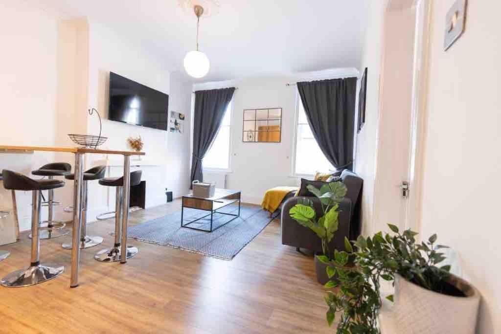 Lovely 2 Bedroom Apartment In Chelsea Sw3 Londres Exterior foto
